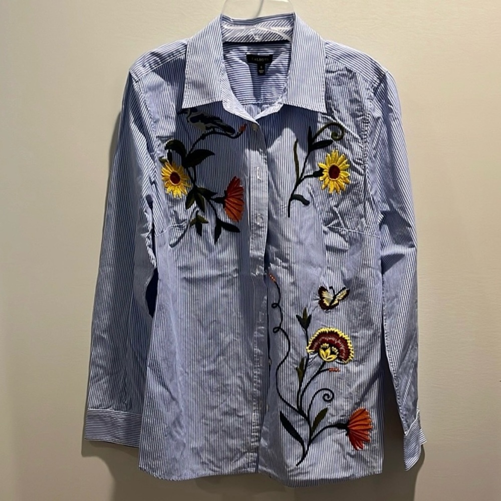 NWOT Talbots Women’s Blue Pinstripe Embroidered Button Down Shirt, Small